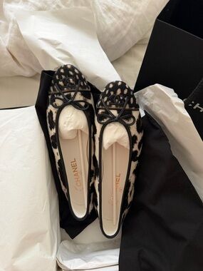CHANEL Black and White Calf Hair Ballet Flats — SS26 Matthieu Blazy NWT 38.5